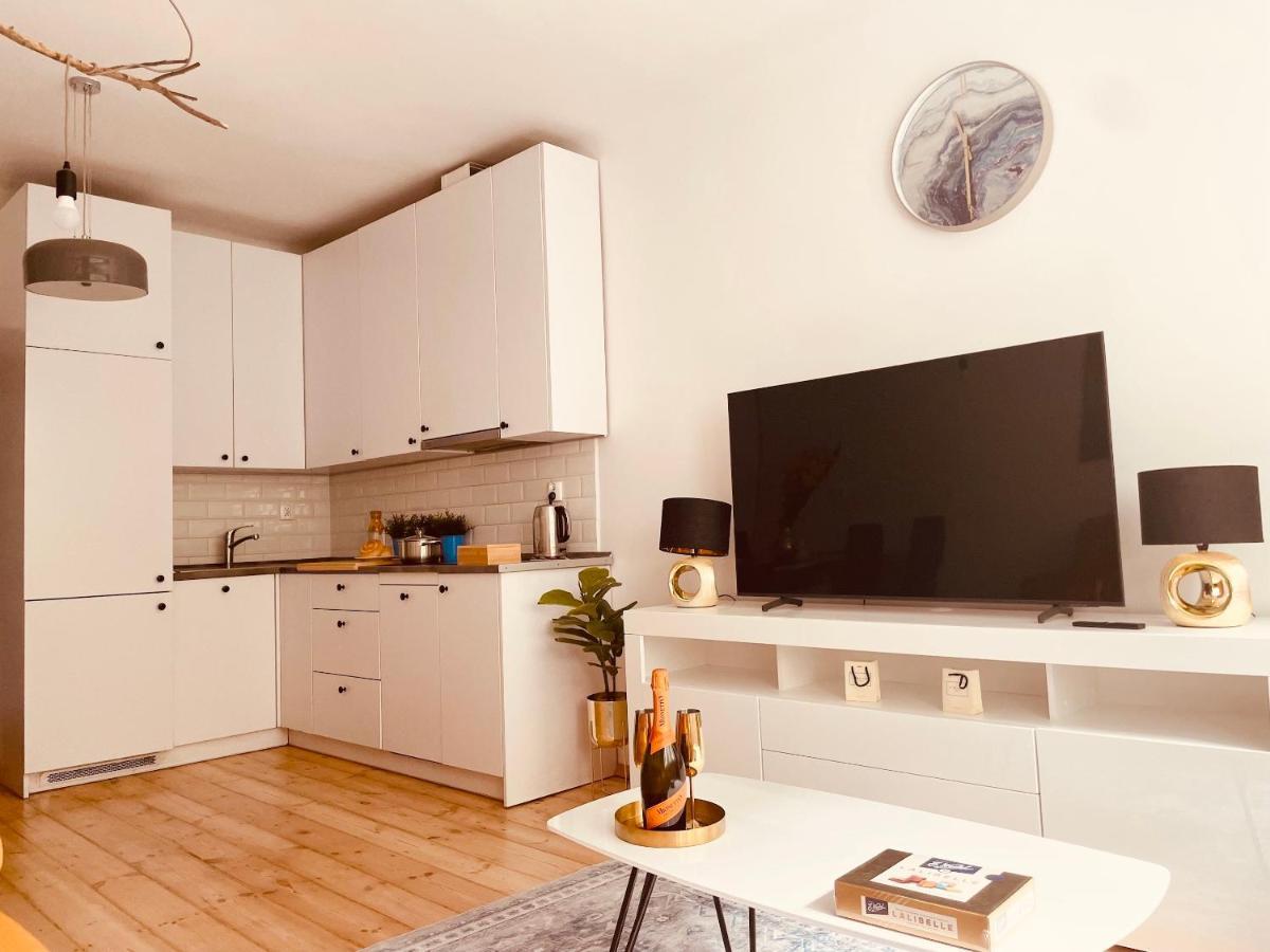 Luxury 4-Bedroom Apartment In Centre - Self-Check In & Fast Wifi Warschau Buitenkant foto