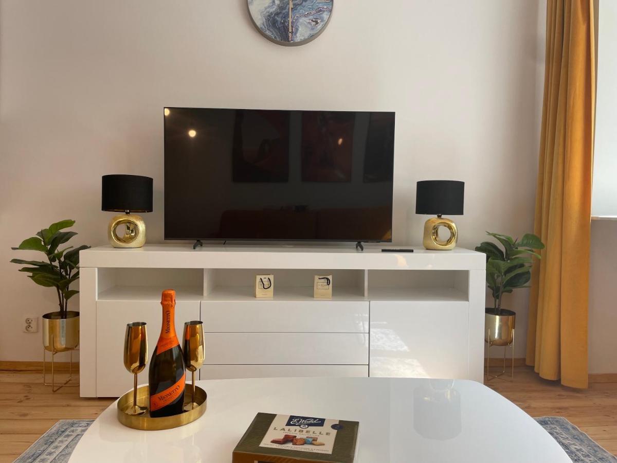Luxury 4-Bedroom Apartment In Centre - Self-Check In & Fast Wifi Warschau Buitenkant foto