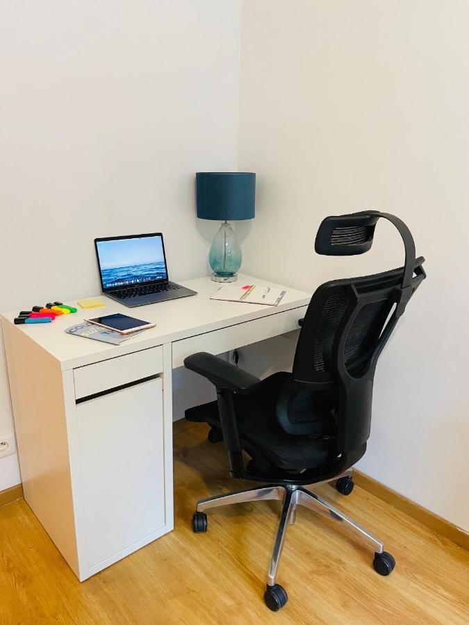 Luxury 4-Bedroom Apartment In Centre - Self-Check In & Fast Wifi Warschau Buitenkant foto