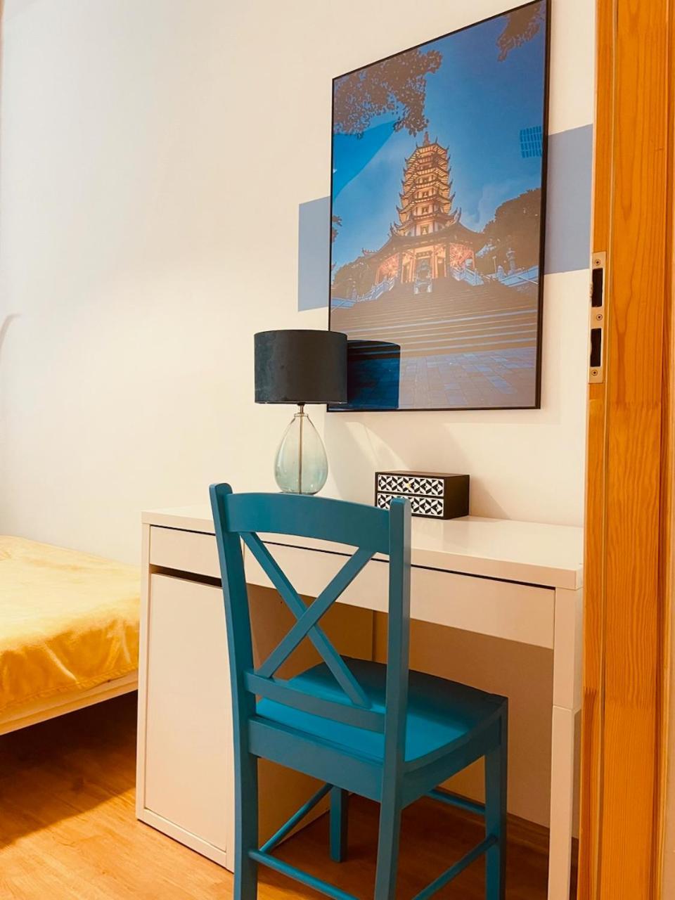 Luxury 4-Bedroom Apartment In Centre - Self-Check In & Fast Wifi Warschau Buitenkant foto
