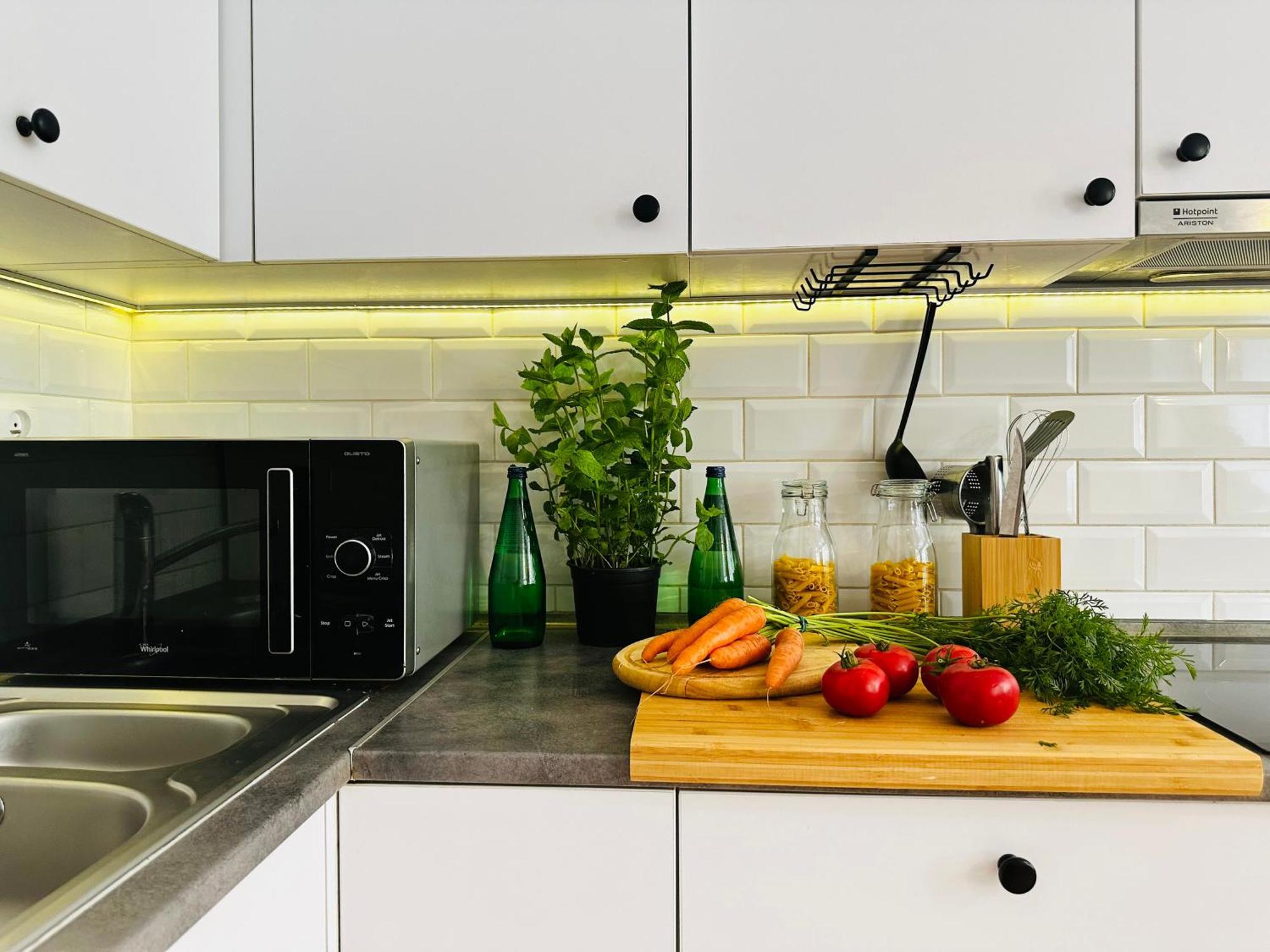 Luxury 4-Bedroom Apartment In Centre - Self-Check In & Fast Wifi Warschau Buitenkant foto
