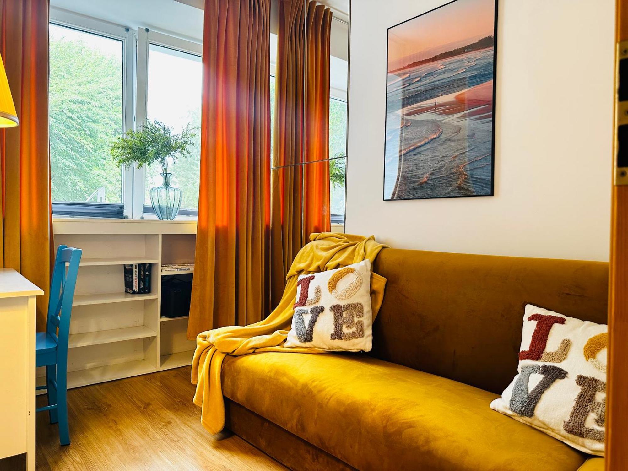 Luxury 4-Bedroom Apartment In Centre - Self-Check In & Fast Wifi Warschau Buitenkant foto