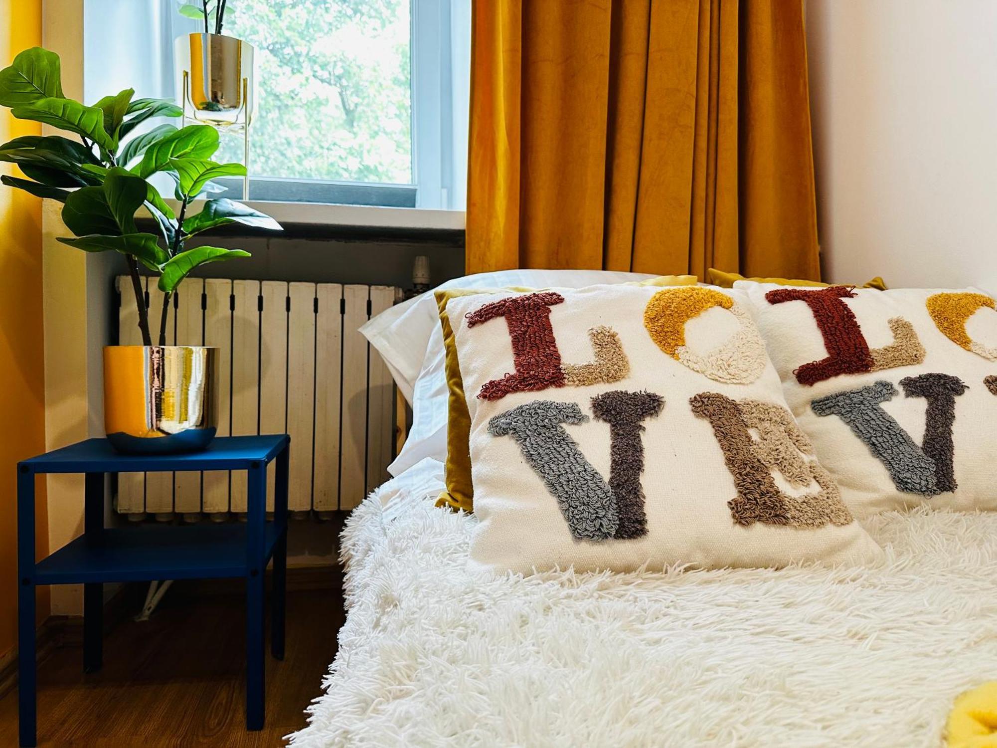 Luxury 4-Bedroom Apartment In Centre - Self-Check In & Fast Wifi Warschau Buitenkant foto