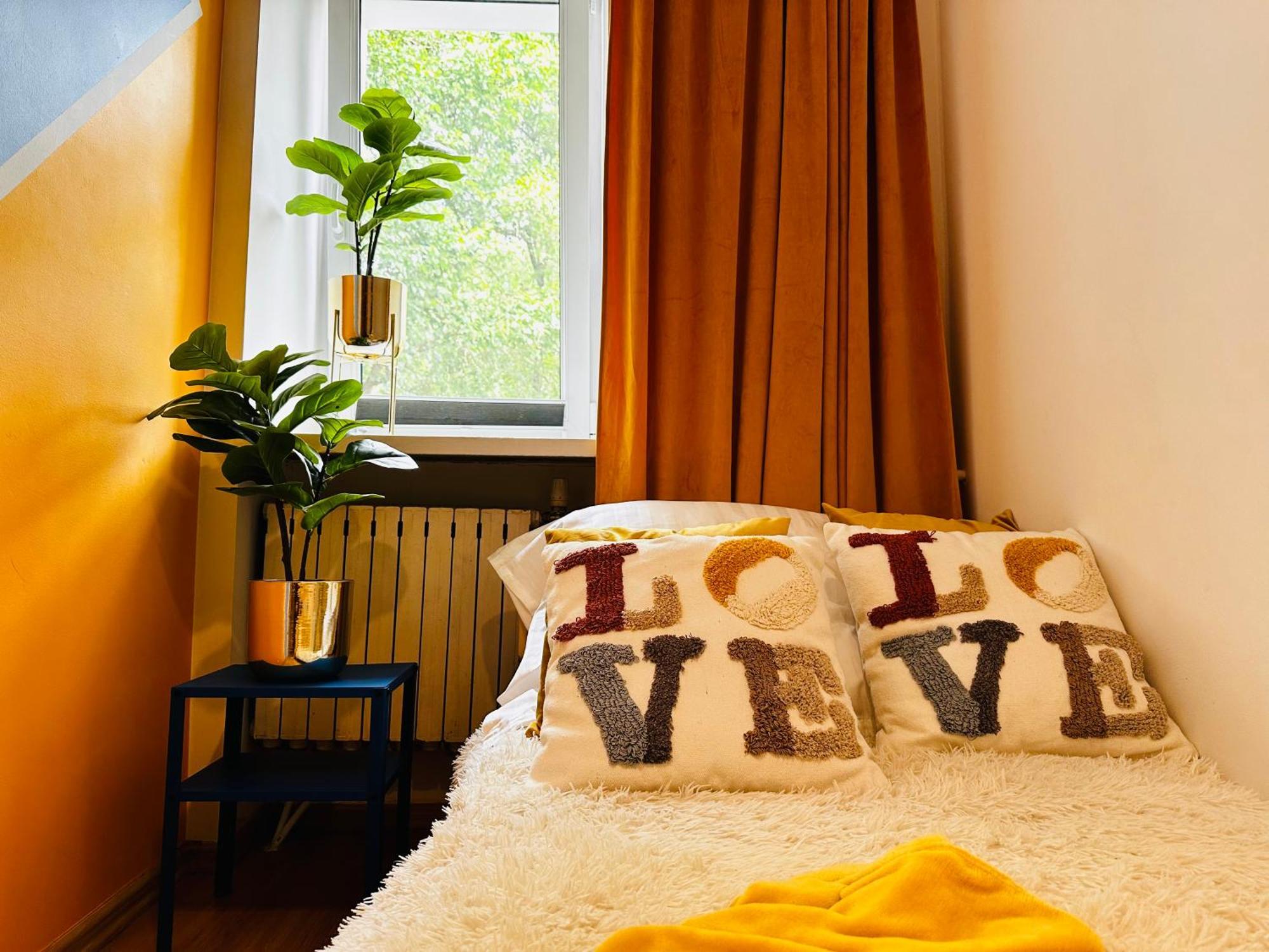 Luxury 4-Bedroom Apartment In Centre - Self-Check In & Fast Wifi Warschau Buitenkant foto